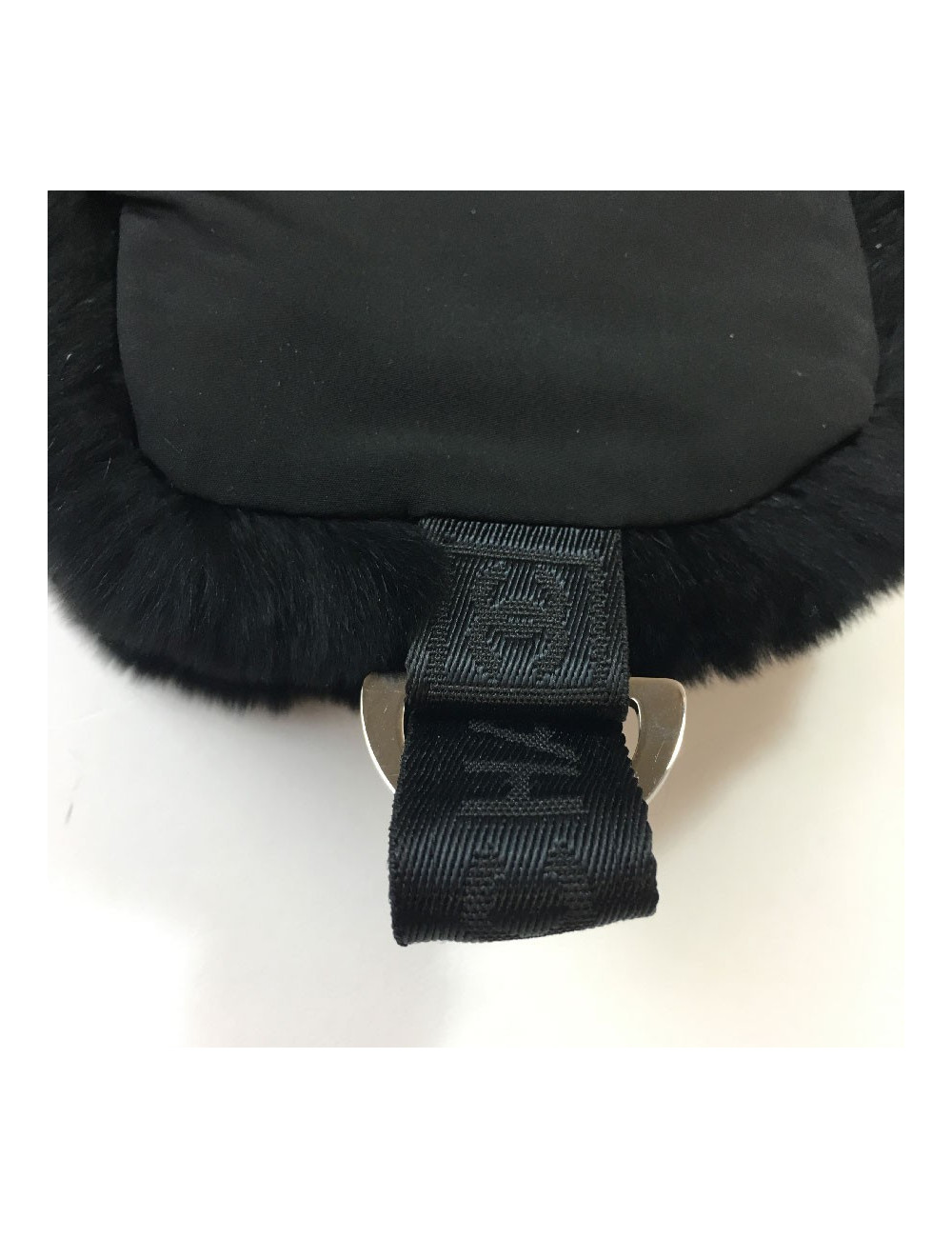 Cache col CHANEL en mohair et laine noir et camélias blancs