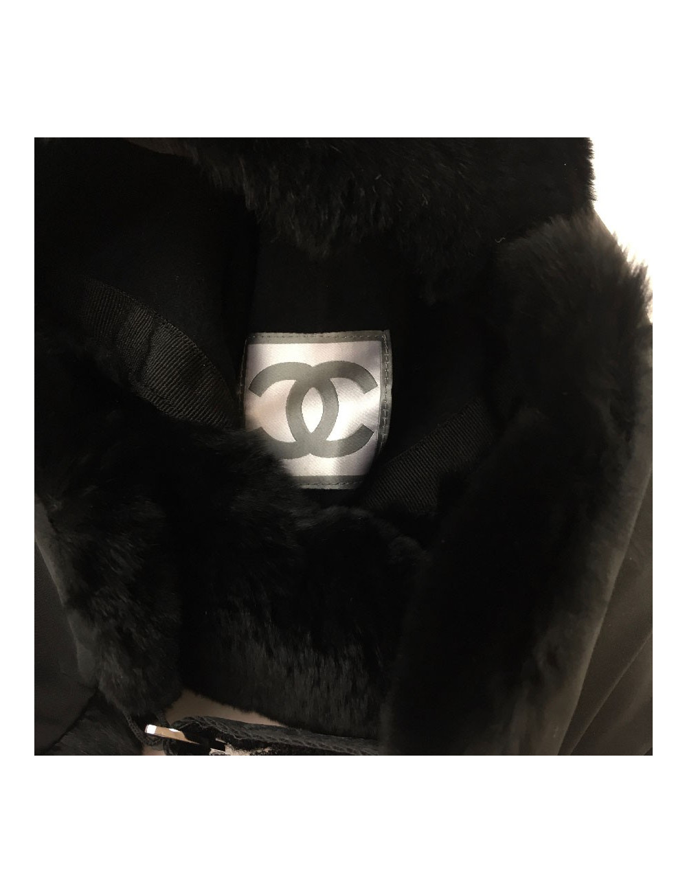 Cache col CHANEL en mohair et laine noir et camélias blancs