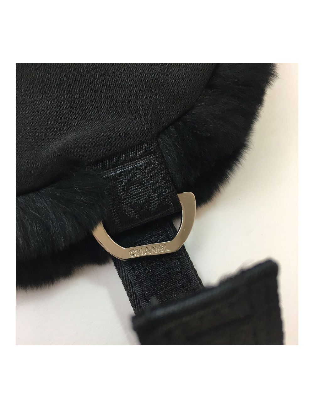 Chapka CHANEL en orylag et tissu noir