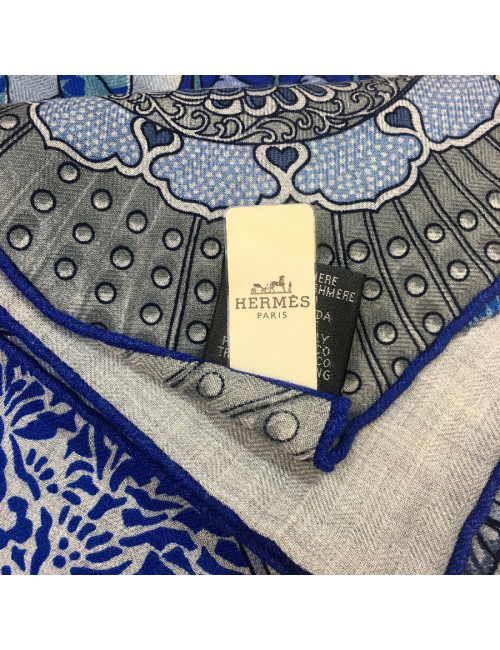 Châle  HERMES 140 x140 cm cachemire et soie