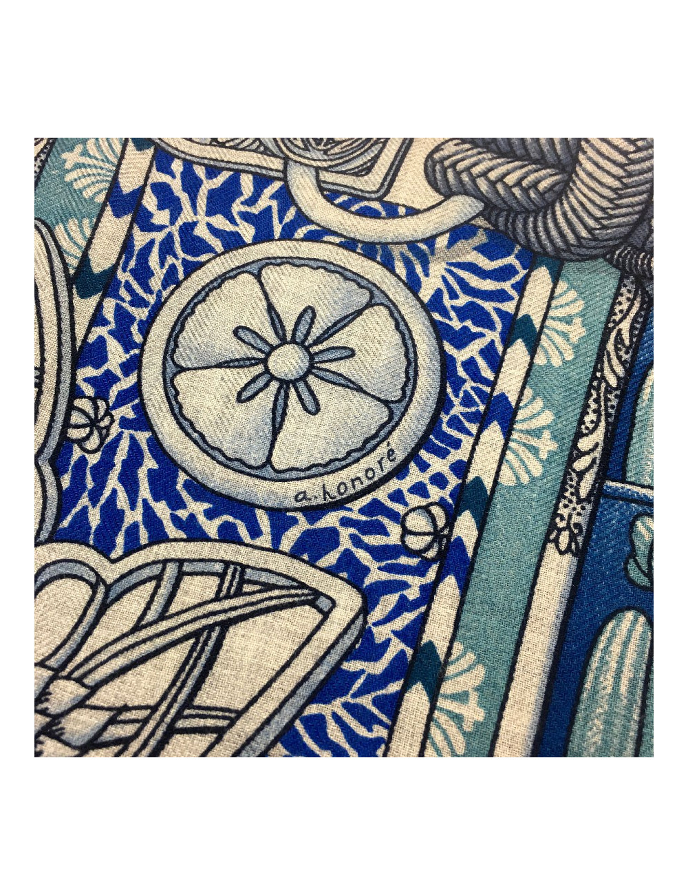 Châle HERMES "Parures de Samouraï" cachemire et soie bleu