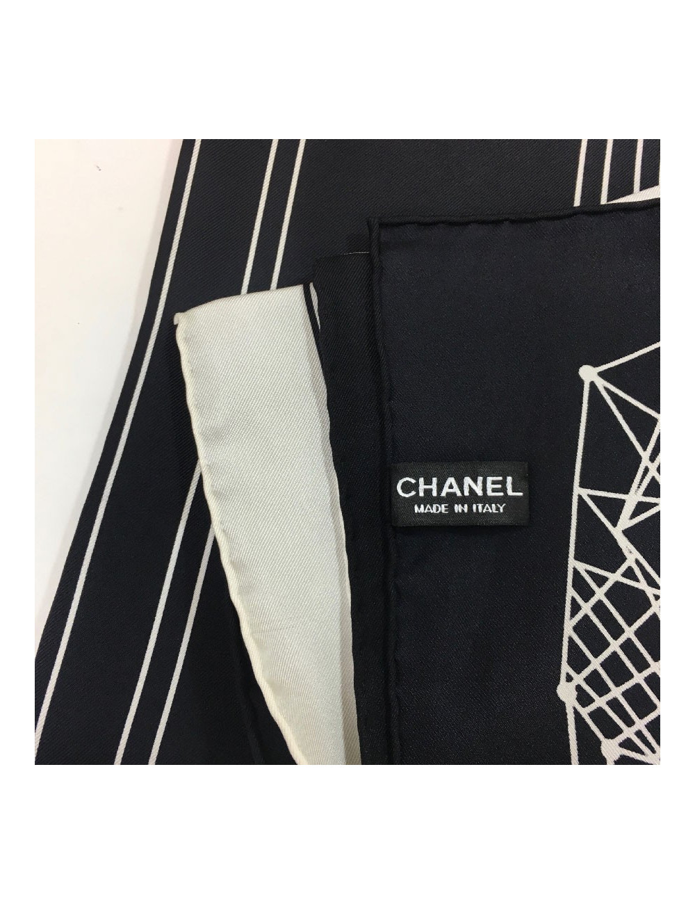 CHANEL scarf in black and white silk