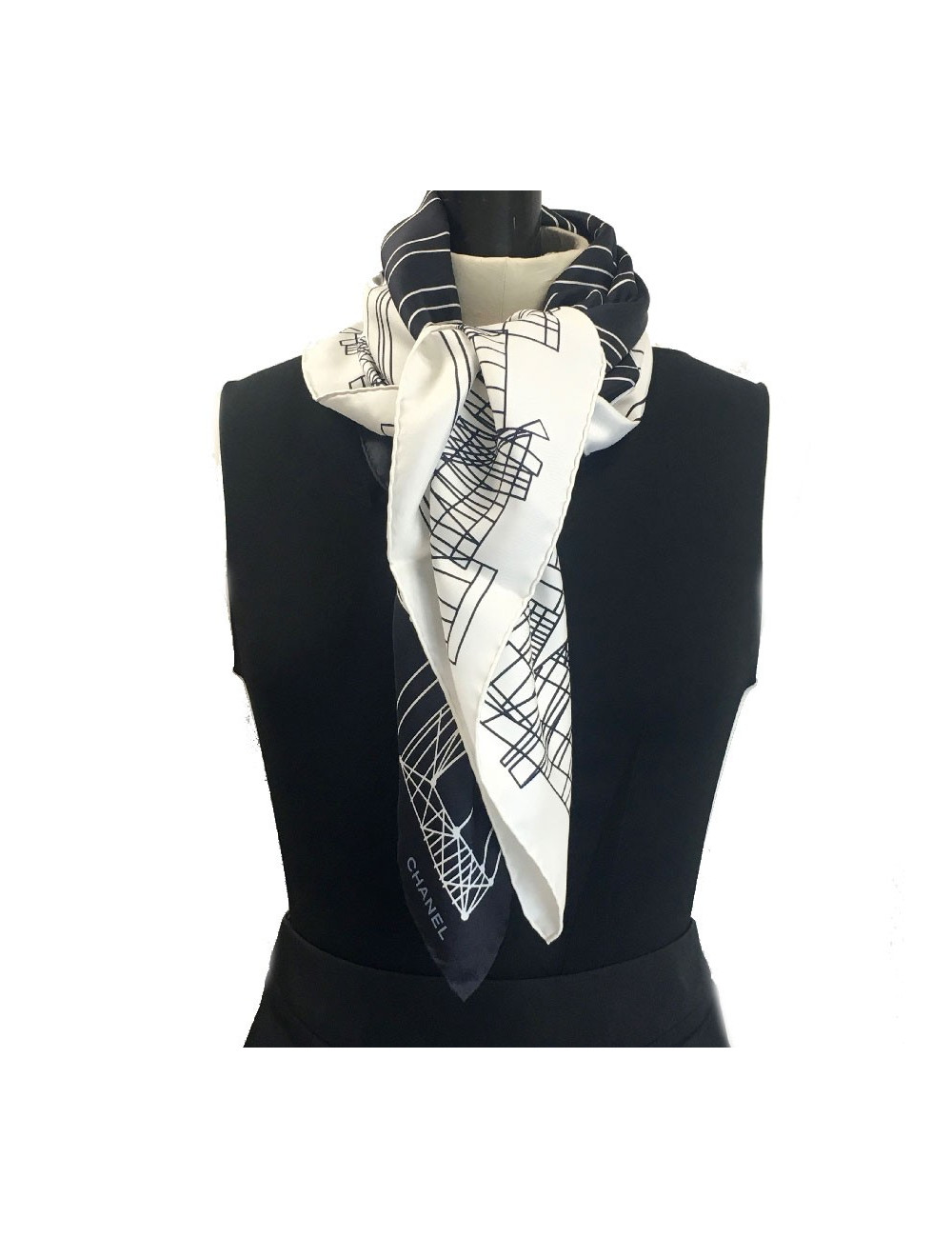 CHANEL scarf in black and white silk