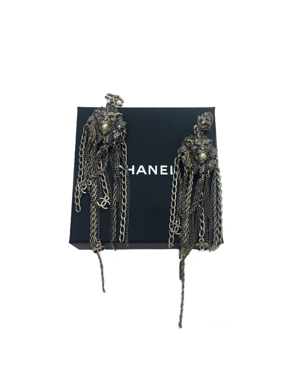 Boucles d'oreille CHANEL tête de lion et chaines