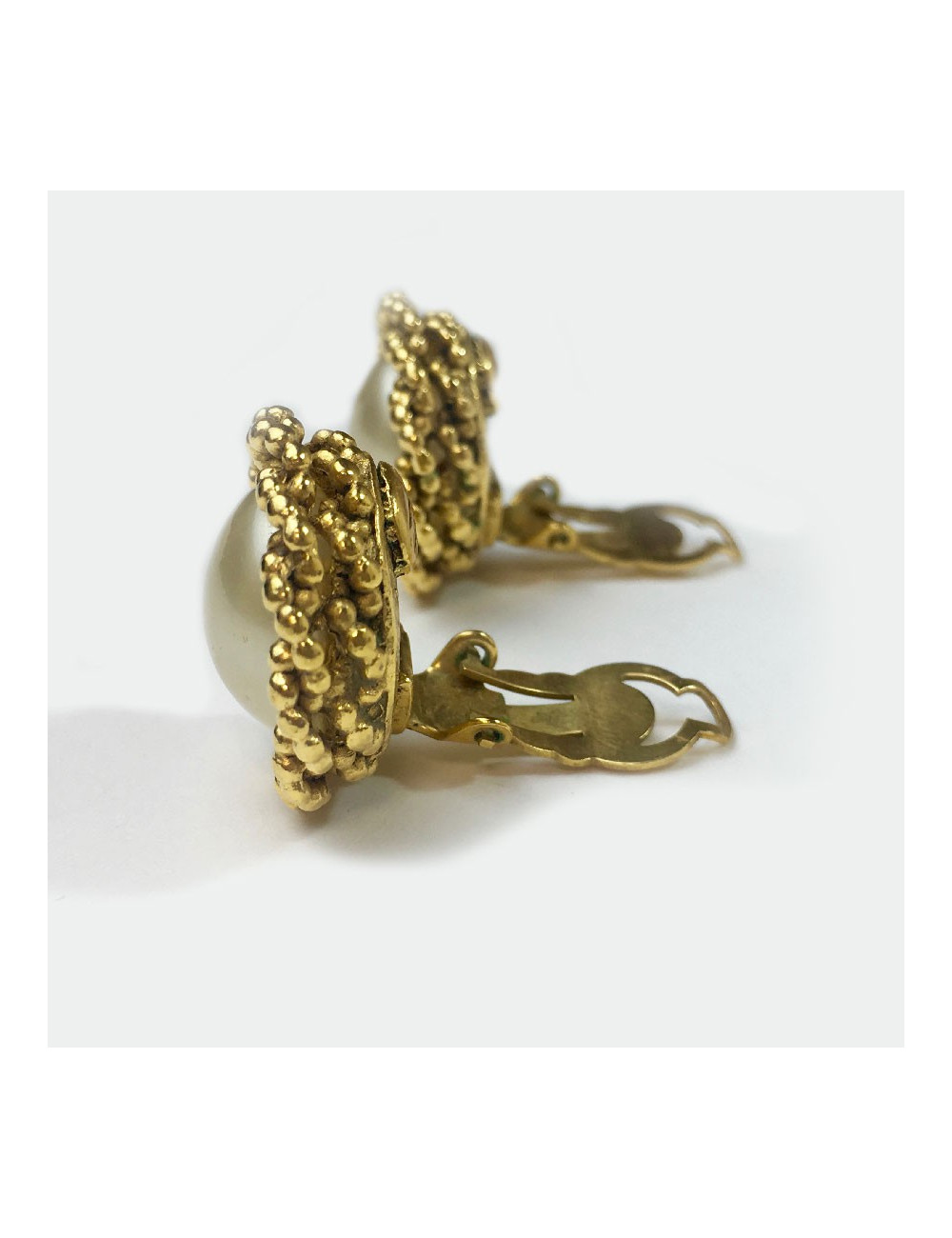 CHANEL vintage clip-on earrings in gilt metal