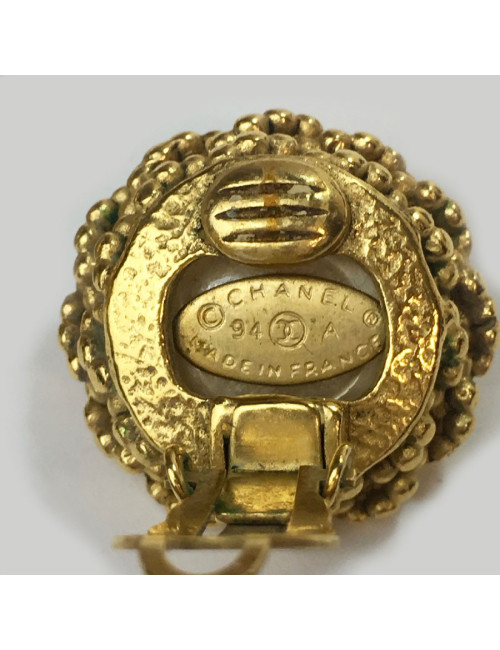 Boucles d'oreille clips CHANEL vintage en métal doré et perle