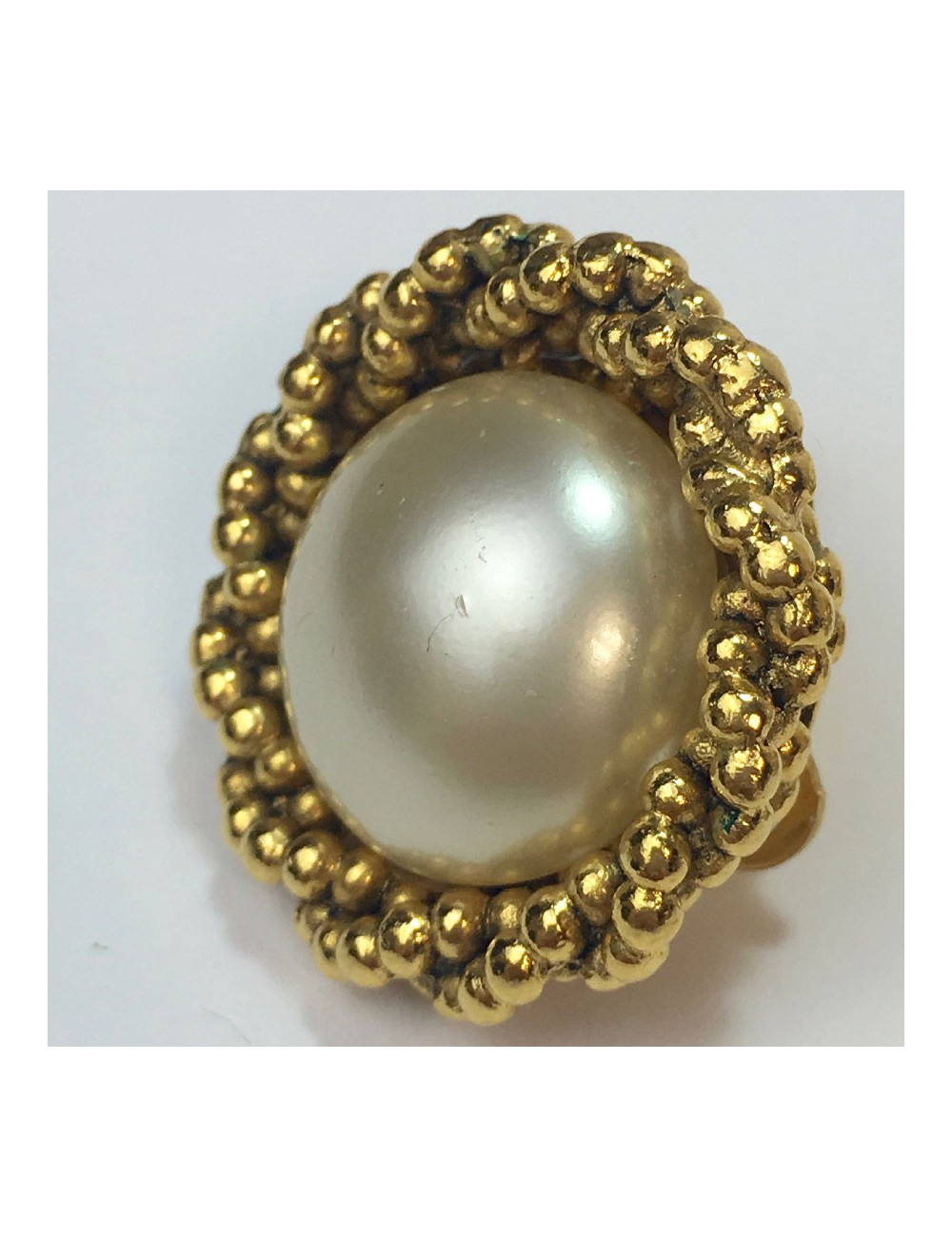 CHANEL vintage clip-on earrings in gilt metal