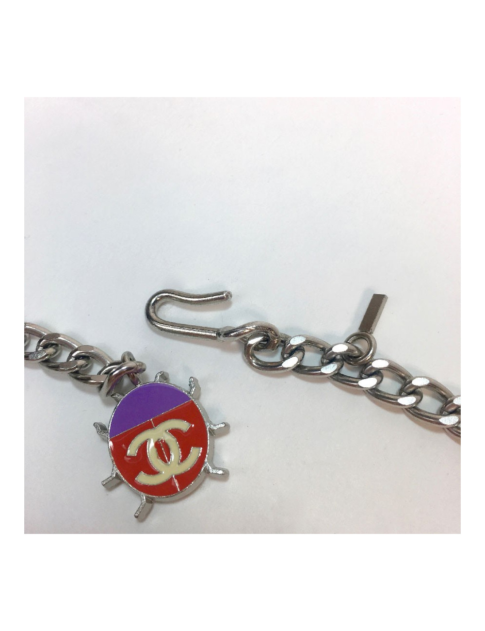 Ceinture CHANEL argentée avec charms