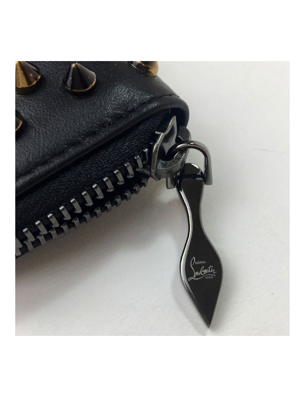 Porte-clés CHRISTIAN LOUBOUTIN clouté en cuir noir