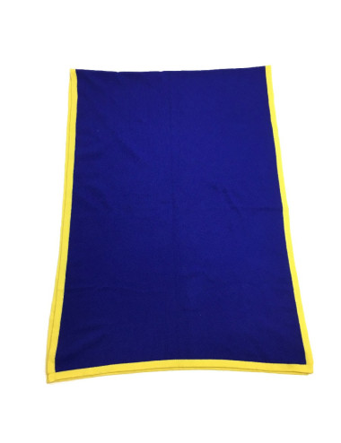 Châle CHANEL en cachemire bleu et liseré jaune 2