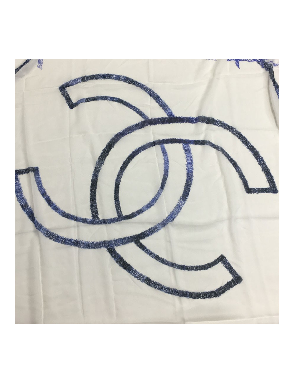 CHANEL shawl in blue and ecru modal and silk