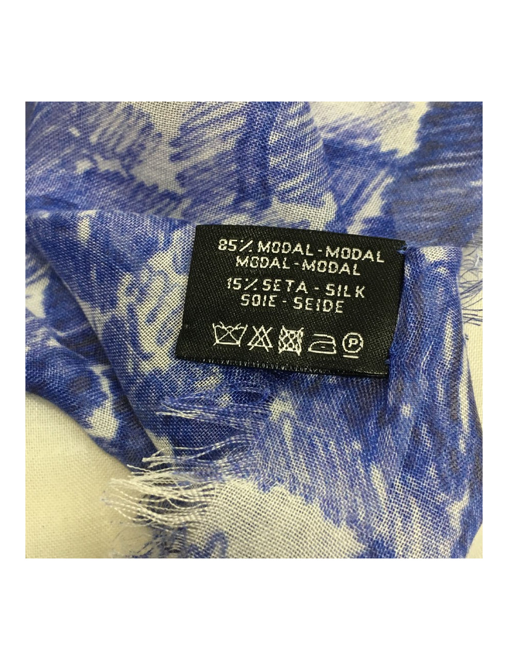 CHANEL shawl in blue and ecru modal and silk