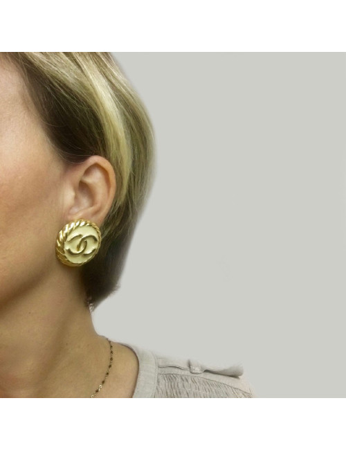 Boucles d'oreille clips CHANEL  dorées et émaillées