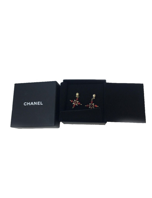 Boucles d'oreille clous Chanel perles rouges et nacrées