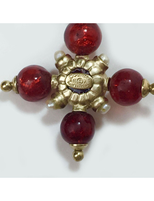 Boucles d'oreille clous Chanel perles rouges et nacrées