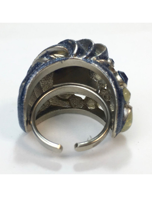 Bague de défilé attribuée à CHANEL T51 en métal argenté et strass