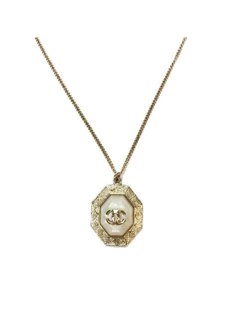 Pendentif et chaine CHANEL