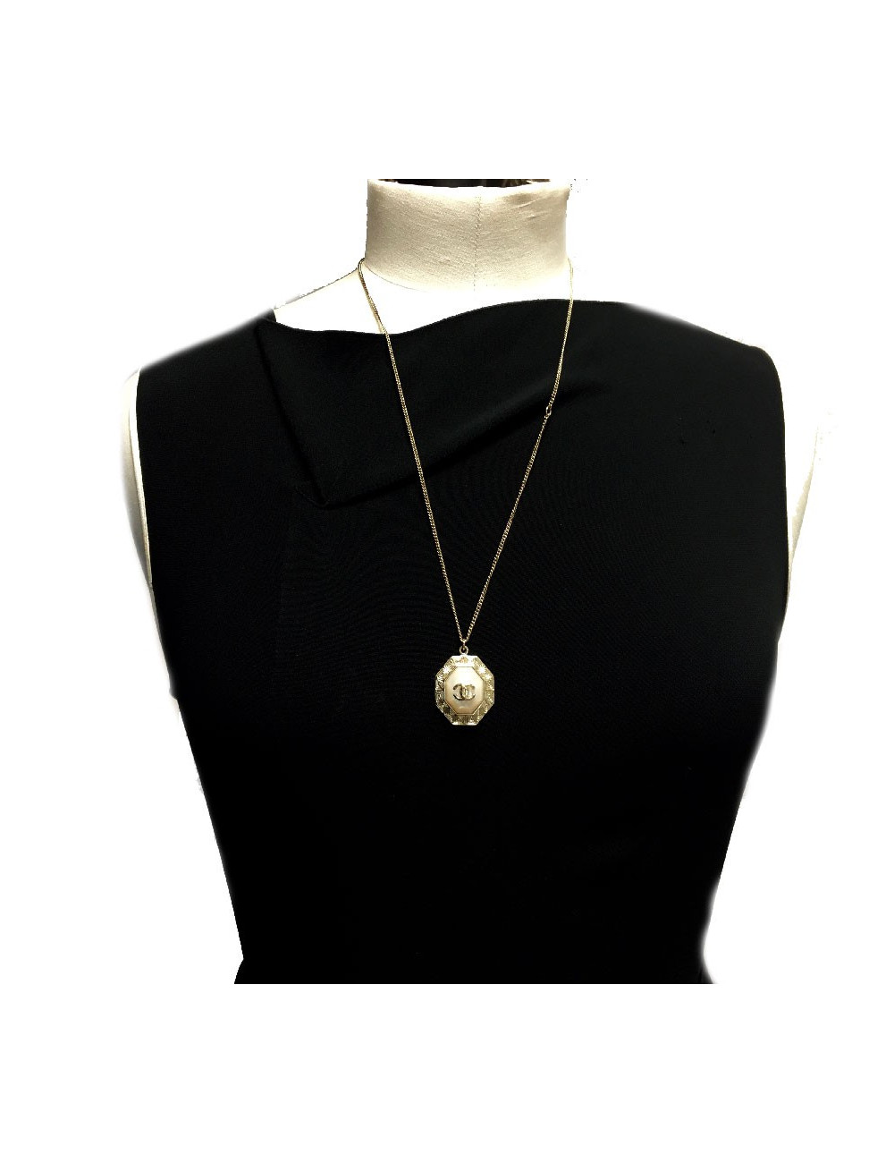 Pendentif et chaine CHANEL