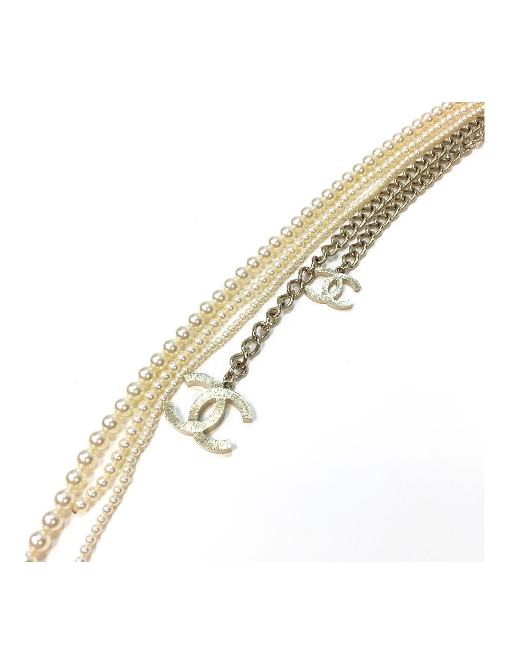 Sautoir multirangs CHANEL en perles nacrées et CC doré