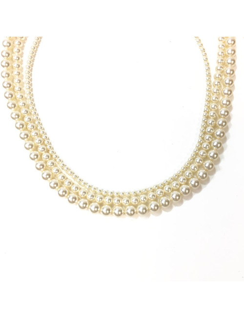 Sautoir multirangs CHANEL en perles nacrées et CC doré