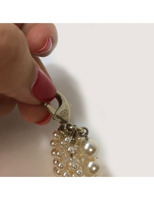 Sautoir multirangs CHANEL en perles nacrées et CC doré
