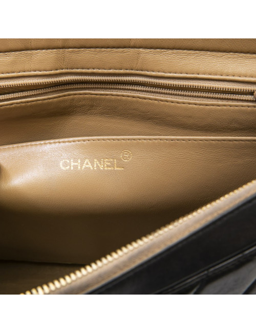 CHANEL vintage jumbo bag in black quilted leather