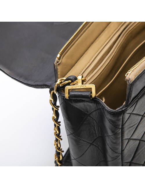 CHANEL vintage jumbo bag in black quilted leather