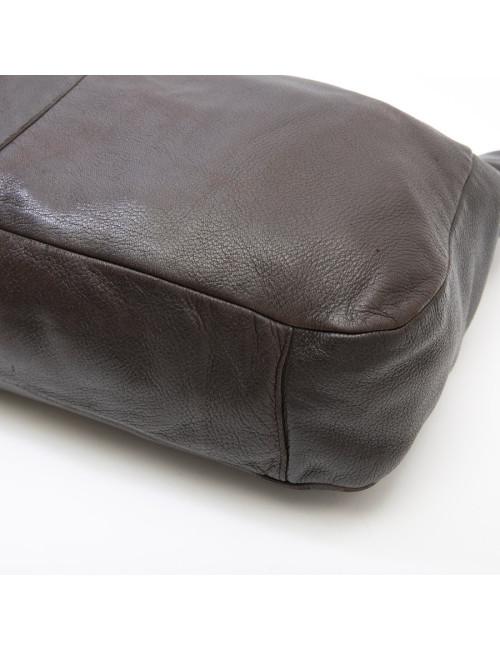 Sac besace CHANEL en cuir marron foncé