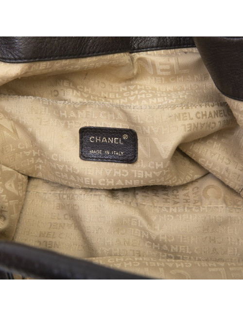 CHANEL bag in dark brown leather
