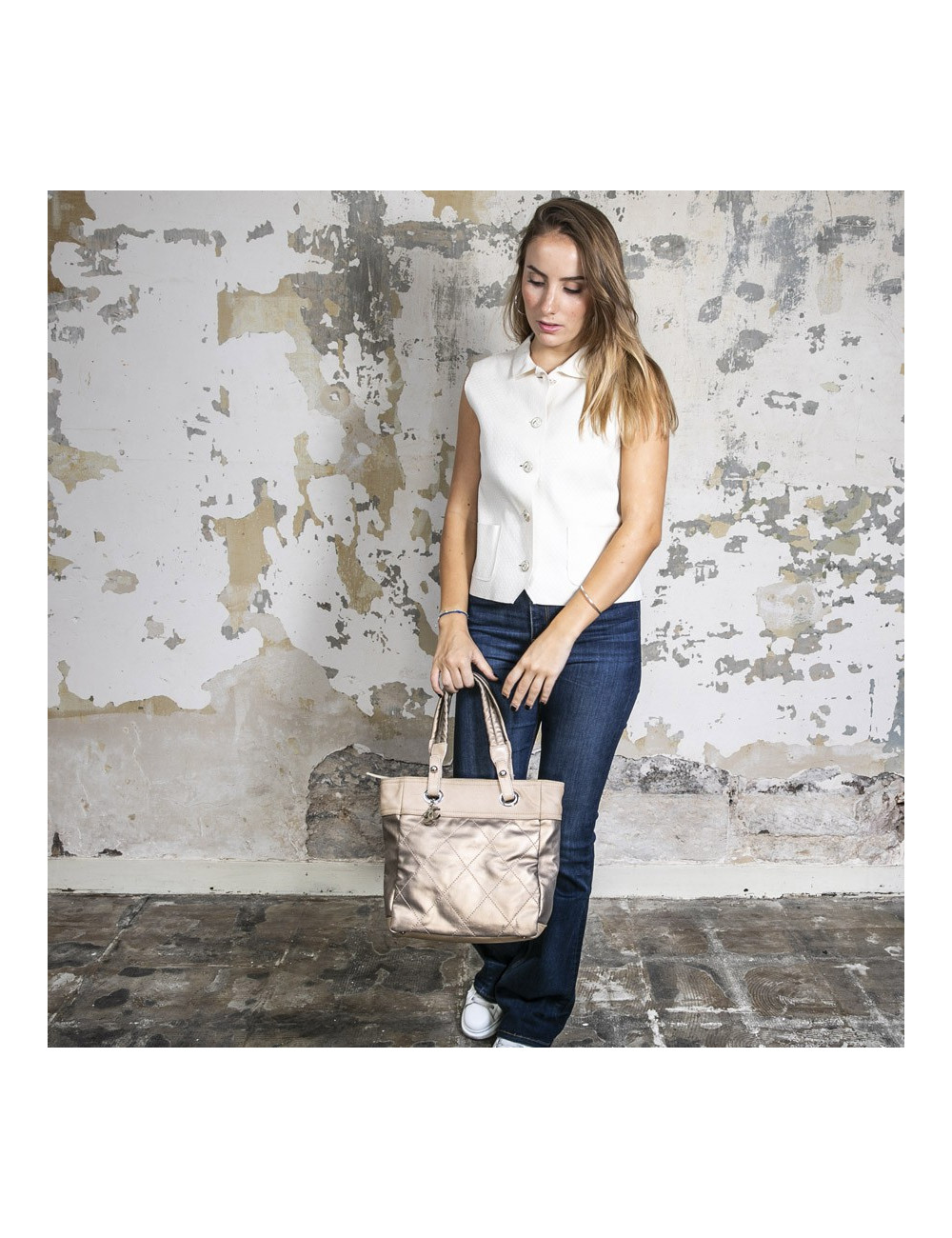 Sac "Biarritz" CHANEL toile matelassée beige doré