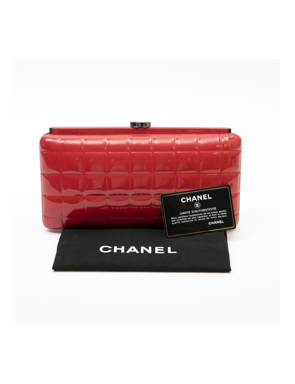 CHANEL clutch in red patent leather