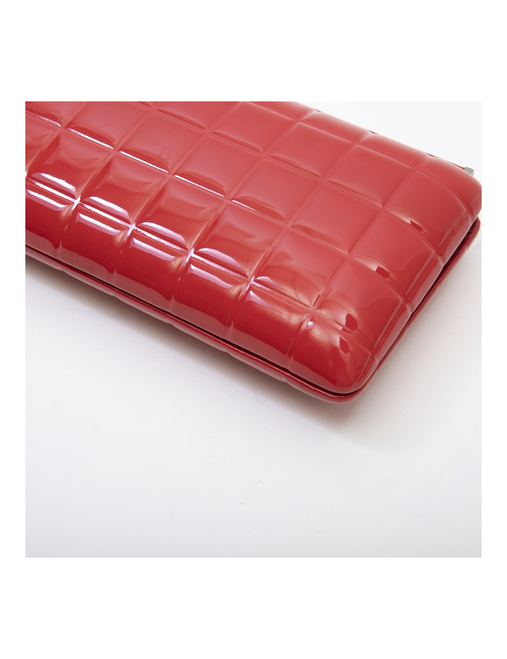 CHANEL clutch in red patent leather