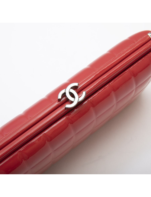 CHANEL clutch in red patent leather
