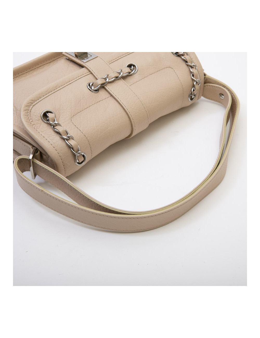 CHANEL bag in beige grained leather and 2.55 clasp