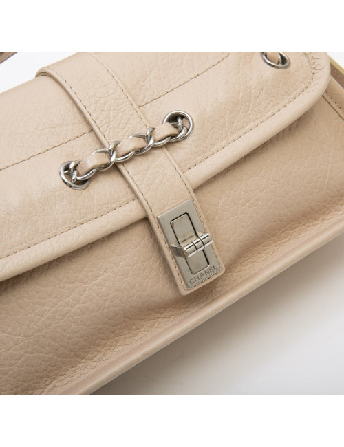 CHANEL bag in beige grained leather and 2.55 clasp