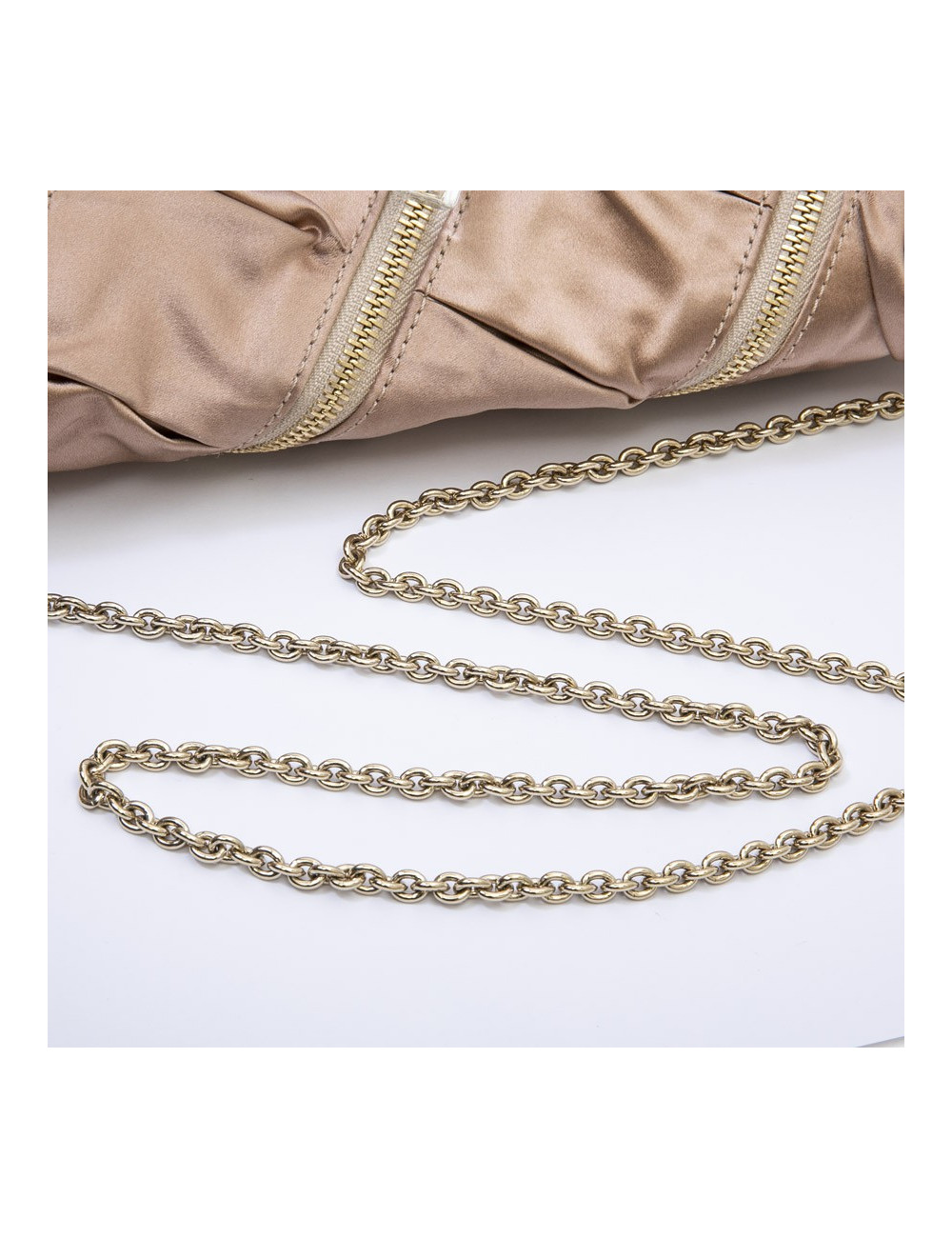 Sac CHRISTIAN LOUBOUTIN en satin duchesse beige rosé