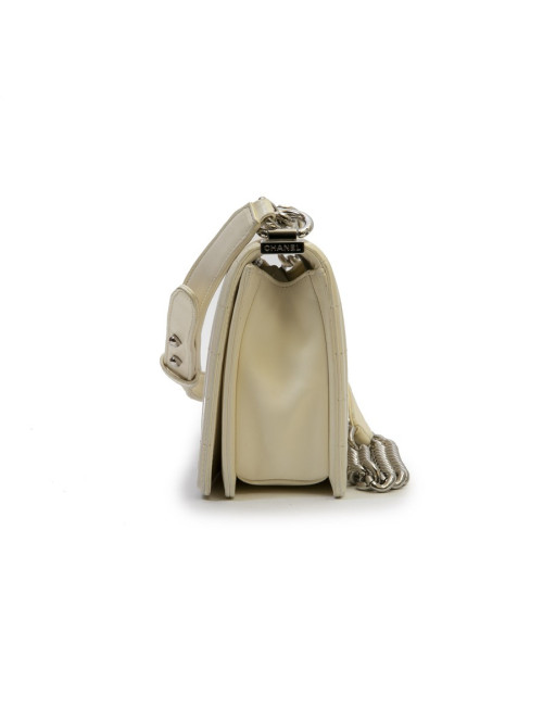 Sac Boy CHANEL en galuchat blanc 