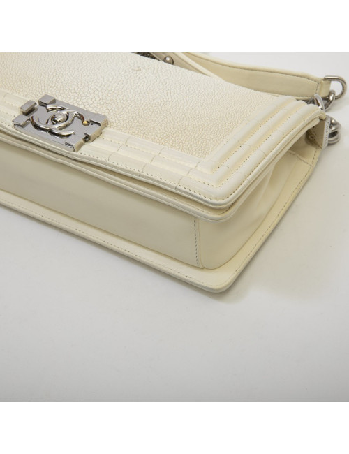 Sac Boy CHANEL en galuchat blanc 