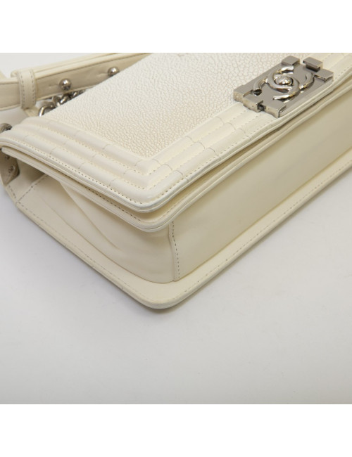 Sac Boy CHANEL en galuchat blanc 