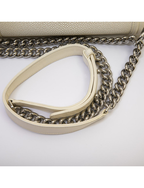 Sac Boy CHANEL en galuchat blanc 