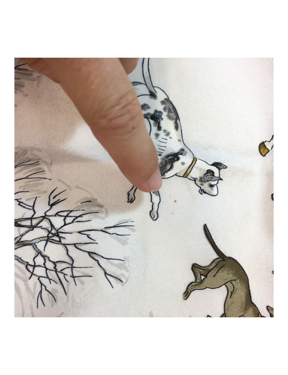 Carré HERMES L'hiver en soie beige