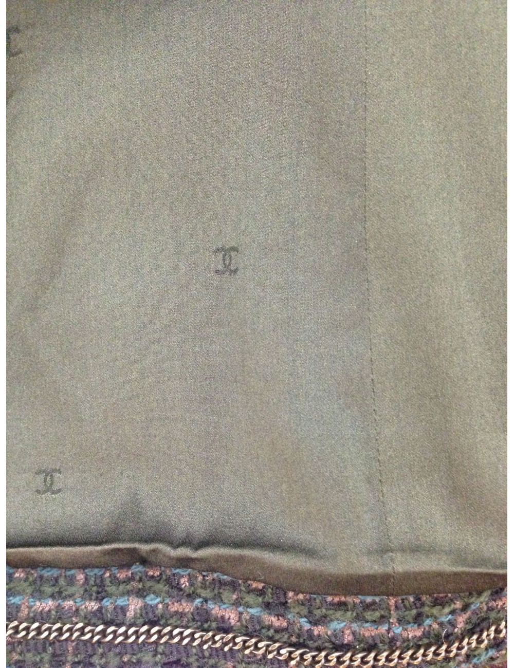 Veste CHANEL en tweed vert foncé et ornements bronze T 40