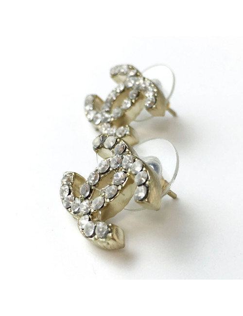 Boucles d'oreille CHANEL "CC" dorées avec brillants