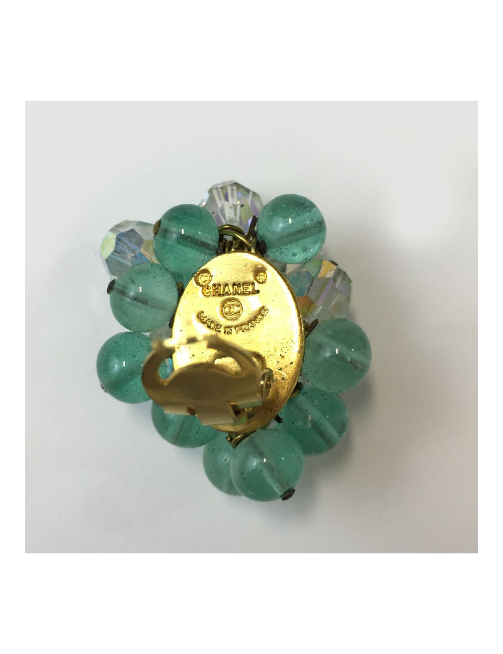 Boucles d'oreille CHANEL vintage perles pâte de verre vert d'eau
