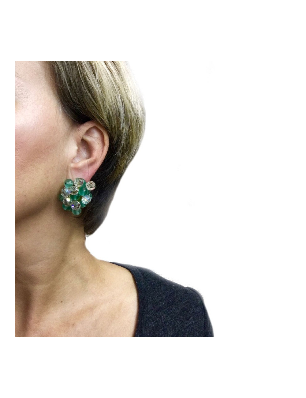 Boucles d'oreille CHANEL vintage perles pâte de verre vert d'eau