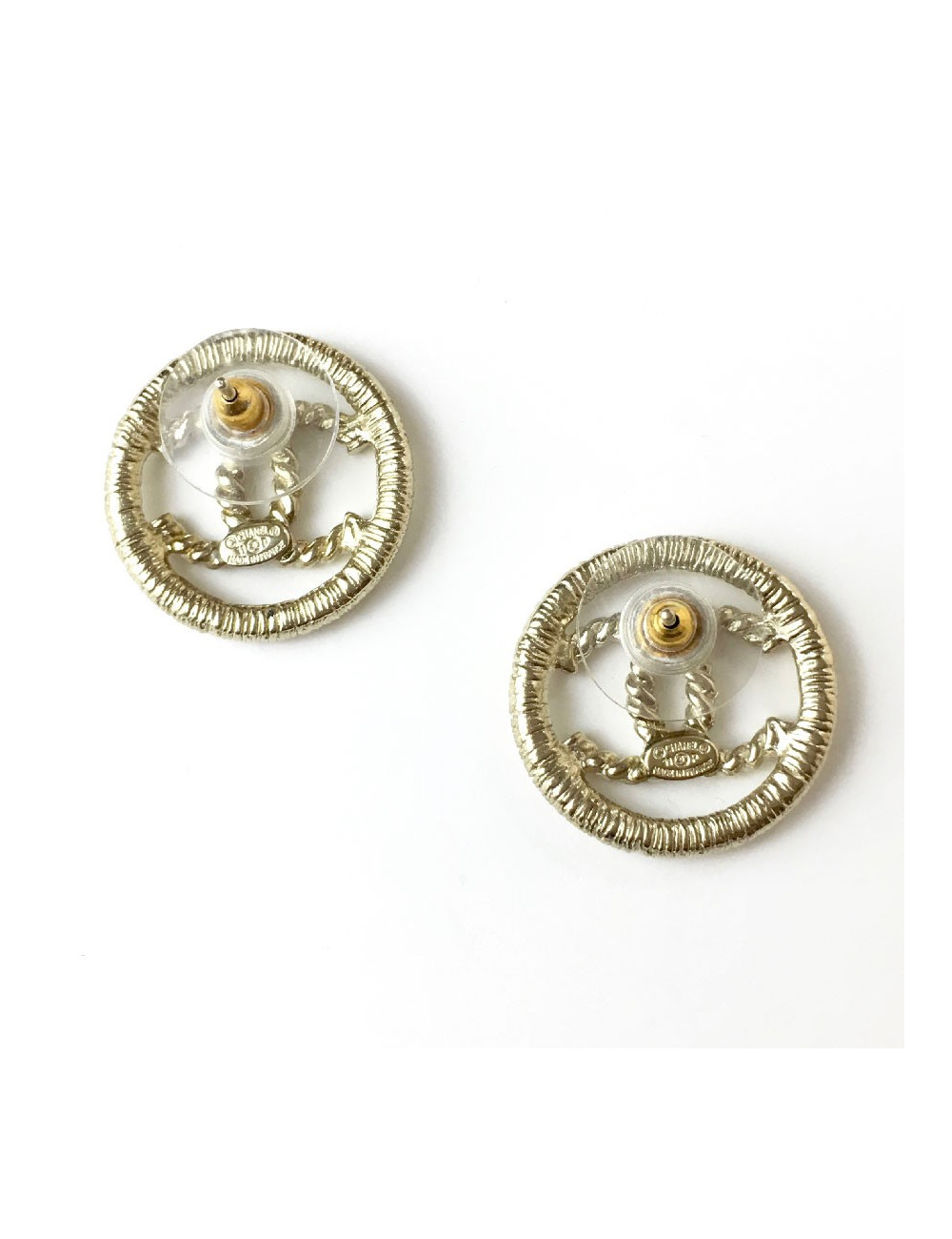 Boucles d'oreille clous CC CHANEL en métal doré