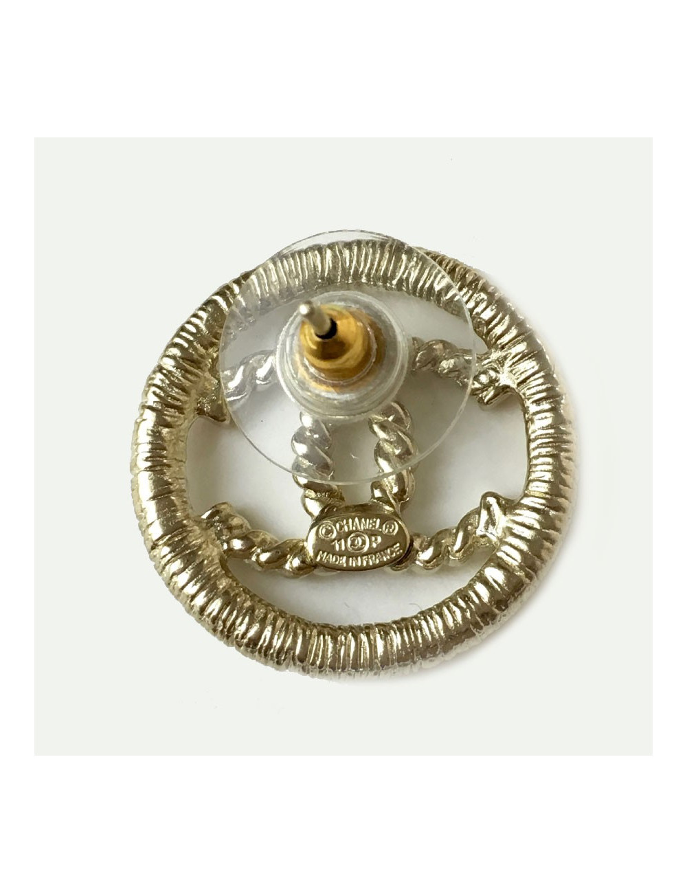 Boucles d'oreille clous CC CHANEL en métal doré