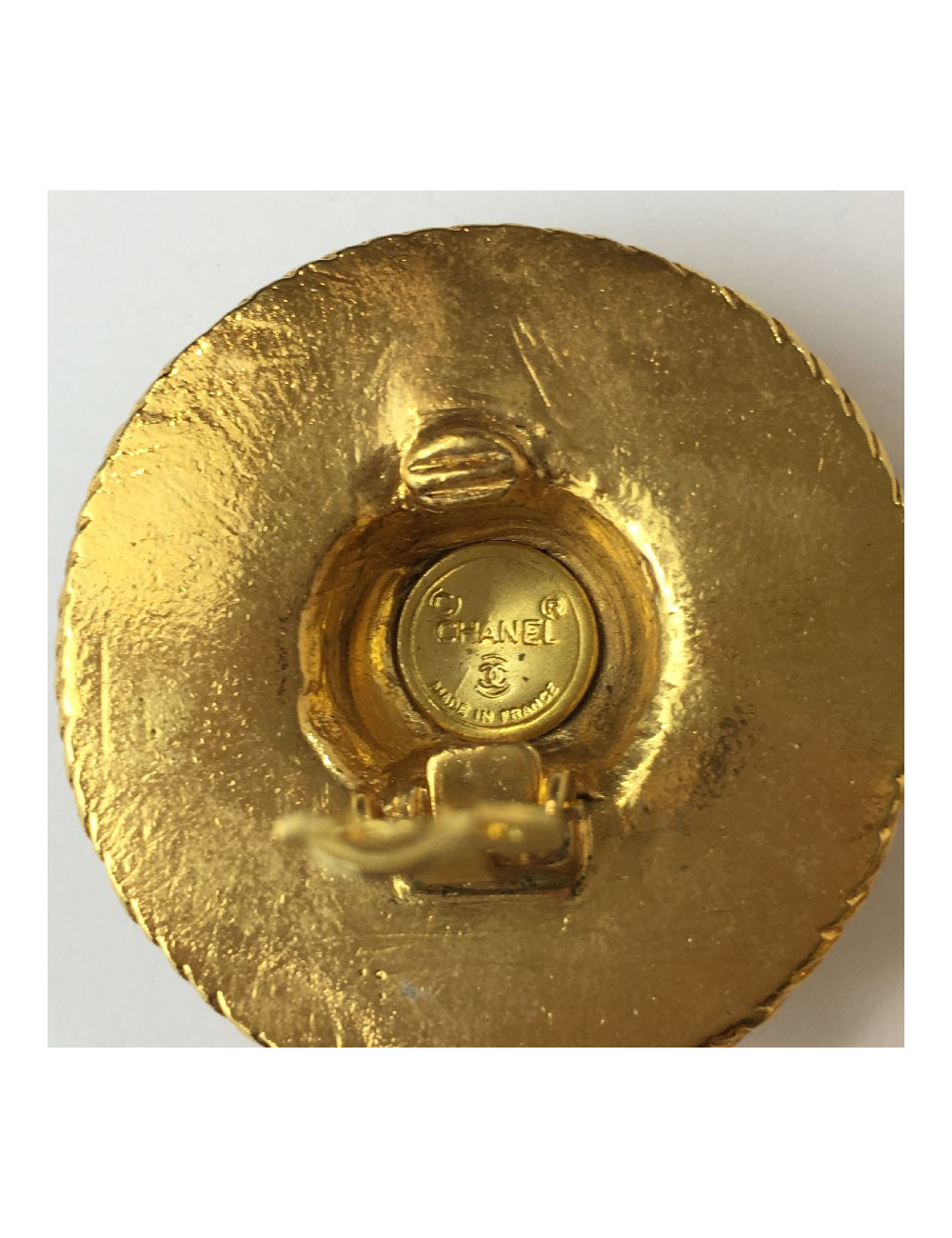 Boucles d'oreille clips CHANEL chapeau vintage doré