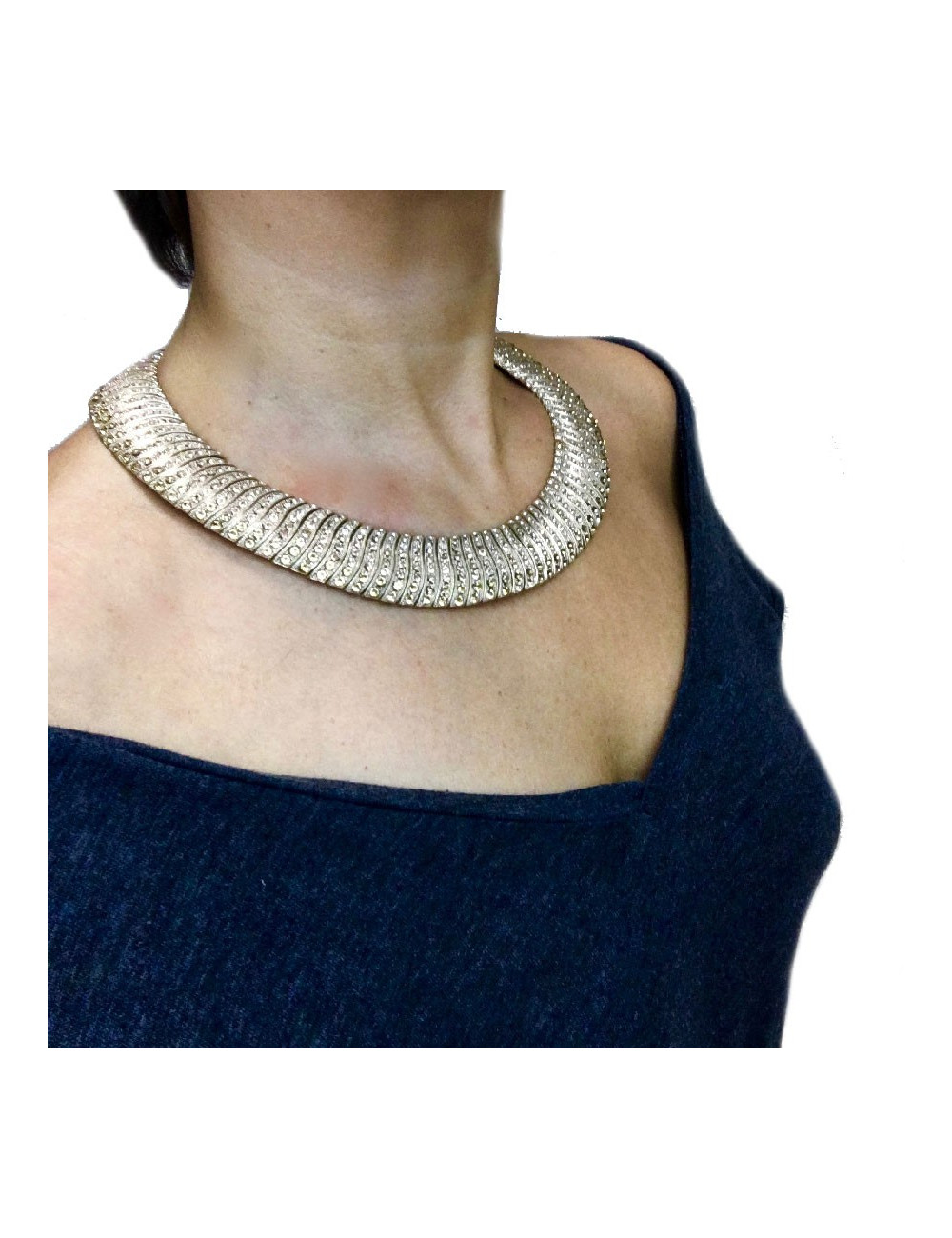 Collier CHANEL ras de cou doré et strass 