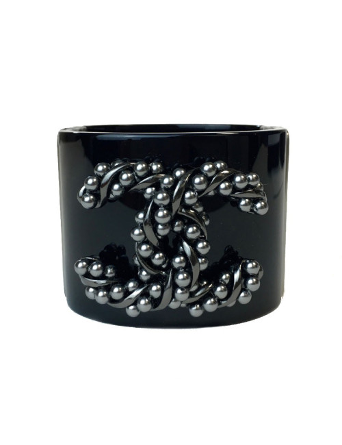 CHANEL cuff bracelet in black plexi and CC in gunmetal color